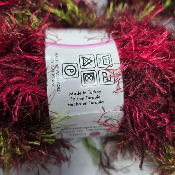 Lot of 17 Moda Dea Jai Alai Yarn Damson 6532 100% Polyester 50g 98yds Green Red - Picture 4 of 11